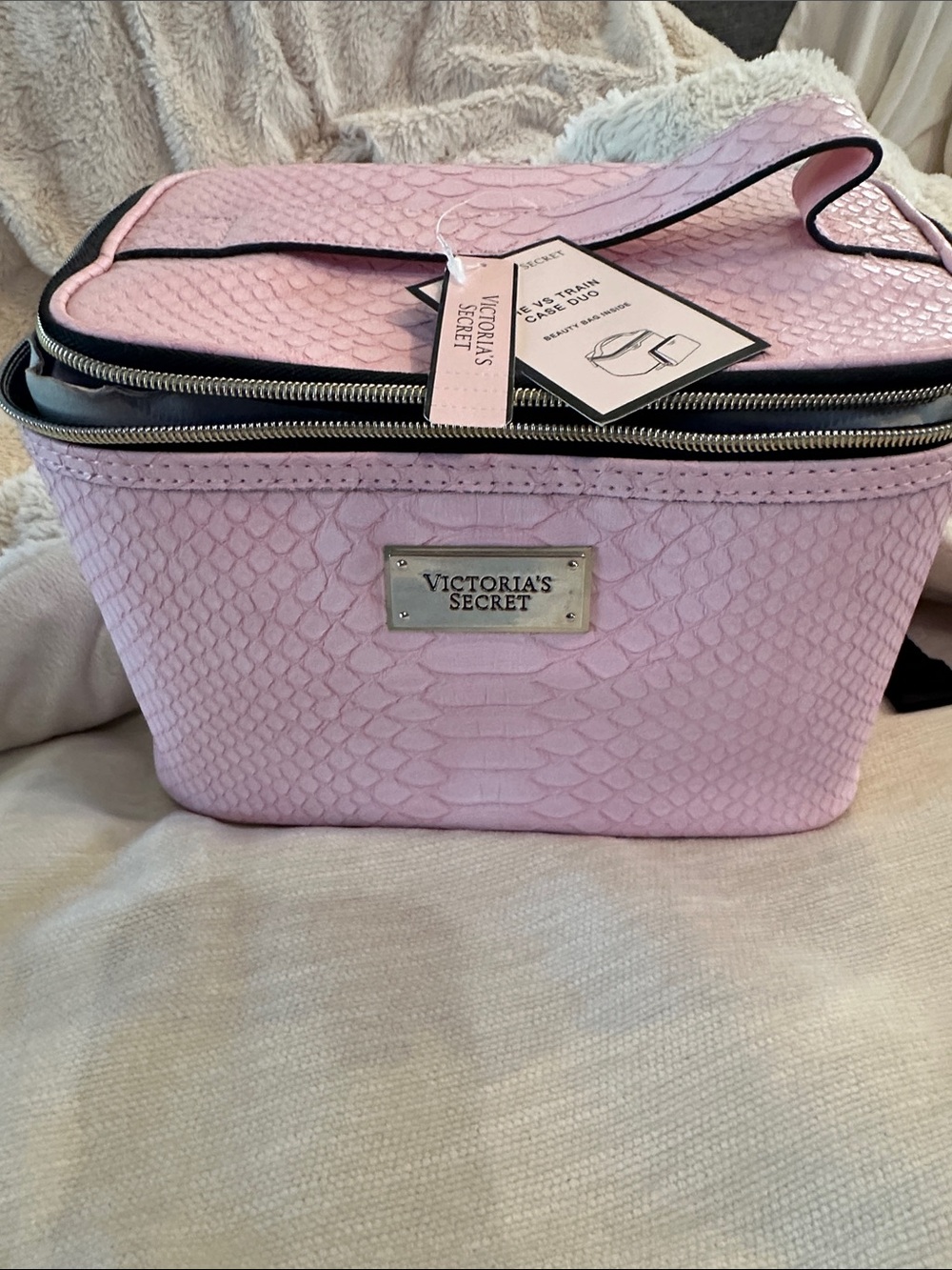 Victoria's Secret Pink Textured Cosmetic Travel Case Set - Picture 2 of 2